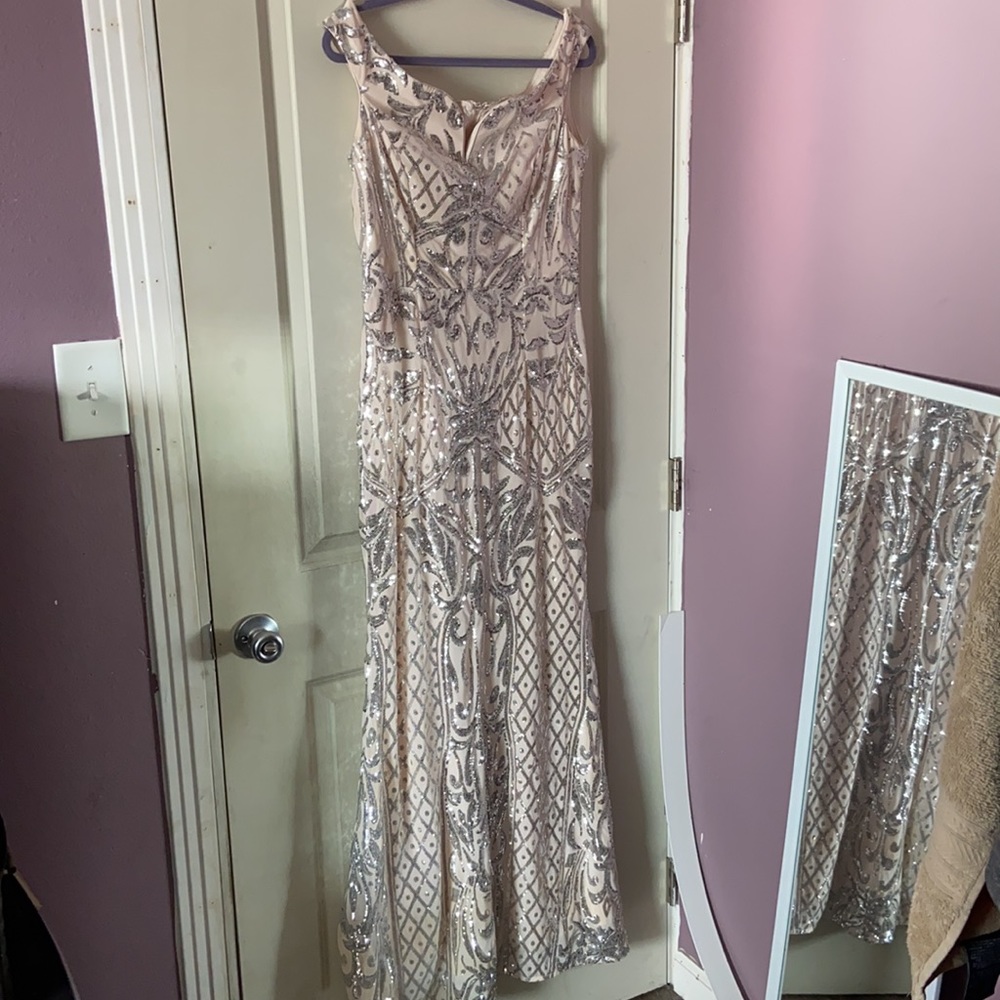 FORMAL DRESS/GOWN - Picture 4 of 9